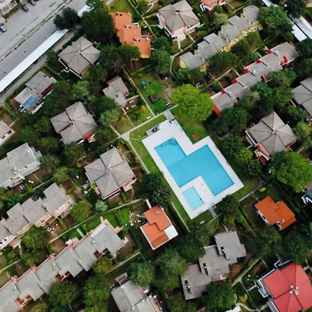 Apartment Cozy Flat In With Swimming Pools